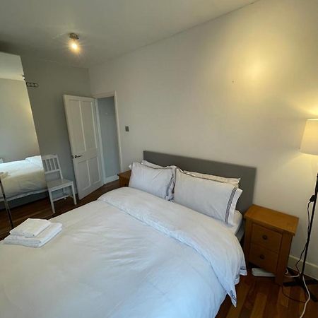 Spacious Flat Opposite The Oval Apartment Лондон Екстериор снимка