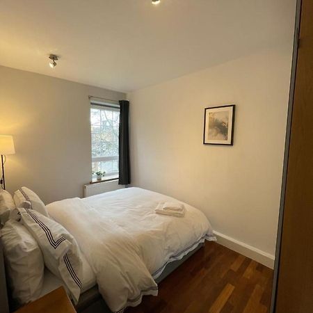 Spacious Flat Opposite The Oval Apartment Лондон Екстериор снимка