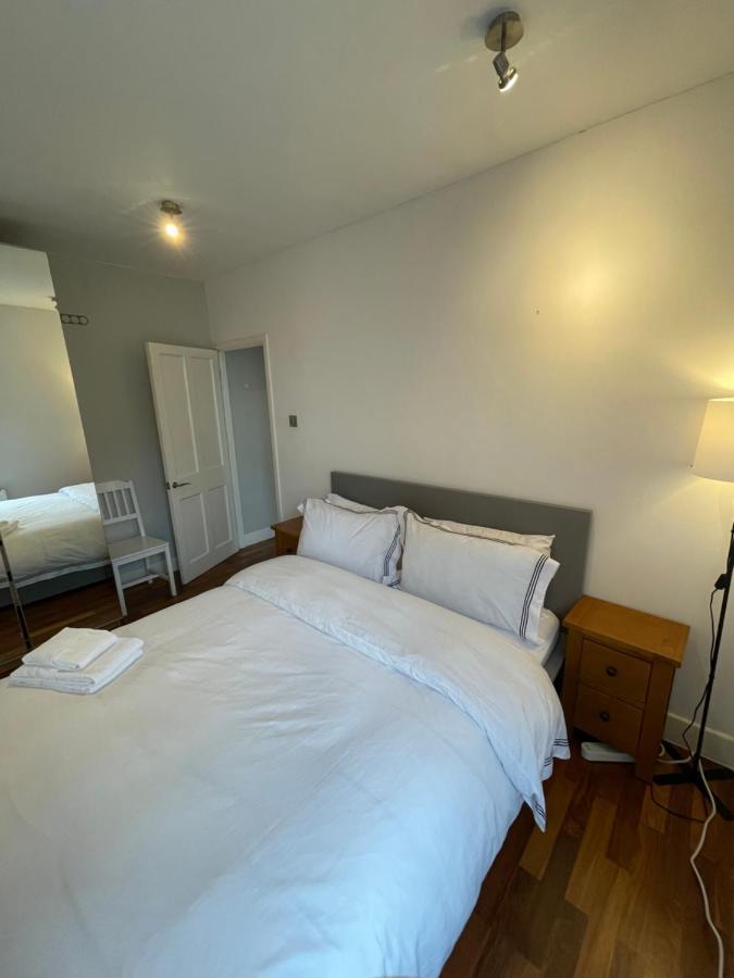 Spacious Flat Opposite The Oval Apartment Лондон Екстериор снимка